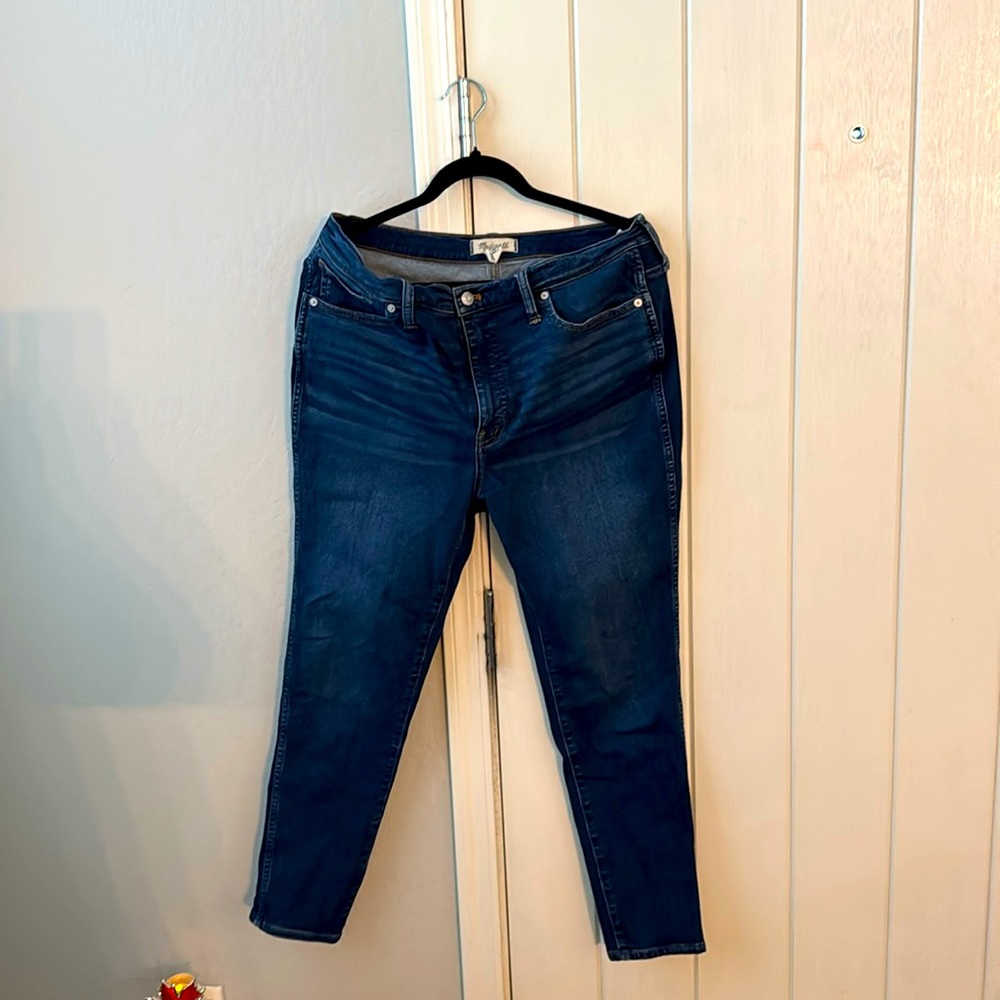 Madewell, dark wash skinny jeans size 32